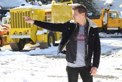 Jeremy Renner sufri&oacute; un accidente mientras quitaba nieve