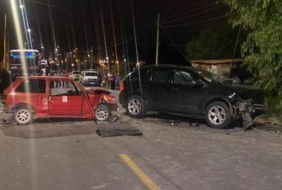 Los restos de los dos veh&iacute;culos quedaron esparcidos por la v&iacute;a, en el Calpi. 