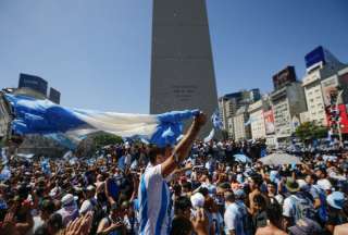 Argentinos se toman las calles tras el triunfo en Qatar 2022