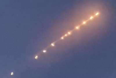 Extra&ntilde;as luces en el cielo de China causan sorpresa en redes sociales