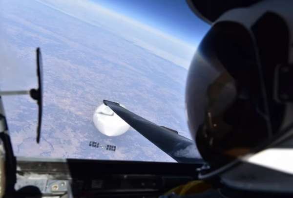 El avi&oacute;n de Norad identific&oacute; un peque&ntilde;o objeto en el aire como un &lsquo;globo pico&rsquo; de un aficionado.