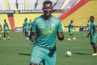 El goleador Jhon Jairo Cifuente, en una práctica con Barcelona SC en el estadio Monumental.