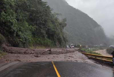 Deslizamientos de tierra alteran la circulaci&oacute;n vehicular en la Al&oacute;ag - Santo Domingo y la v&iacute;a Calacal&iacute;