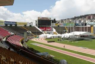 M&aacute;s de 150 deportistas afectados en pugna por estadio Atahualpa