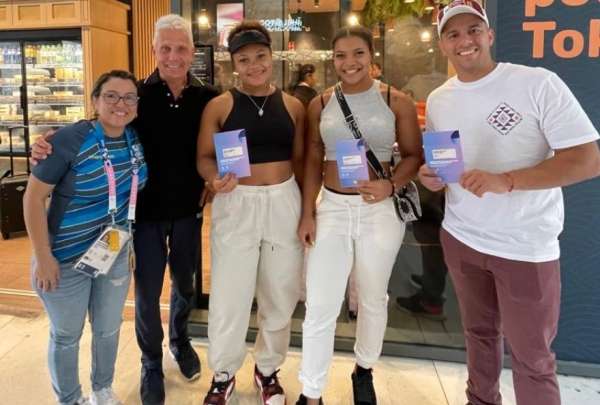 Neisi Dajomes y Angie Palacios (centro) ya se encuentran en Par&iacute;s para la disputa de los Juegos Ol&iacute;mpicos. 