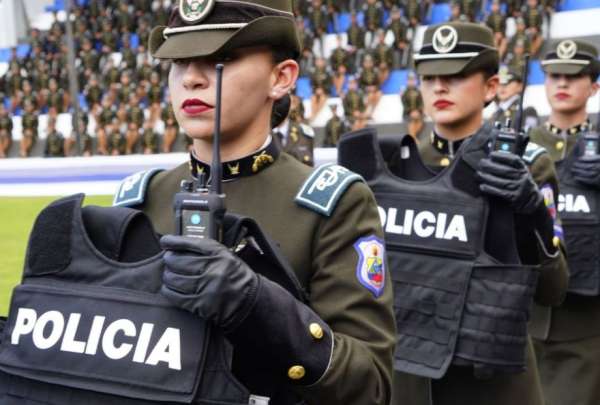 El Gobierno Nacional anunci&oacute; la entrega de 30.000 cascos y chalecos.&nbsp;