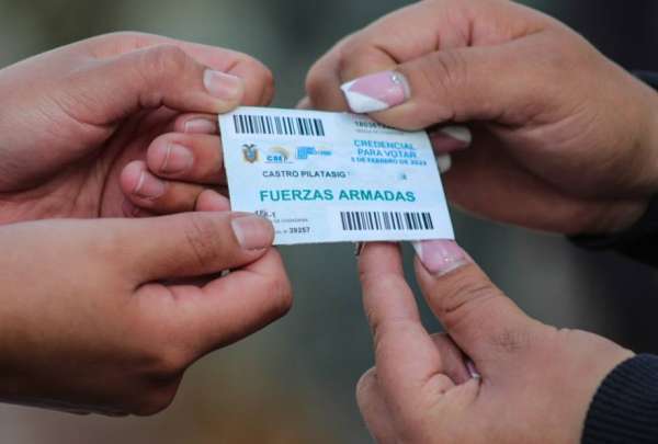 Adolescentes entre los 16 y 17 a&ntilde;os y 11 meses, adultos mayores de 65 a&ntilde;os, integrantes de FF.AA y Polic&iacute;as Nacional podr&aacute;n acceder al voto facultativo para las elecciones de febrero de 2023. 
