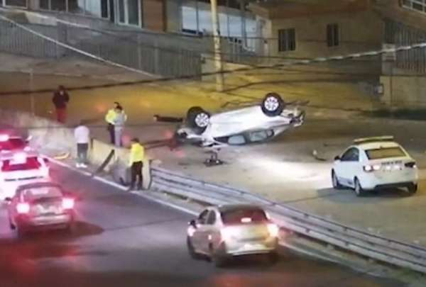 Captura del video en donde se observa a los agentes bailando.