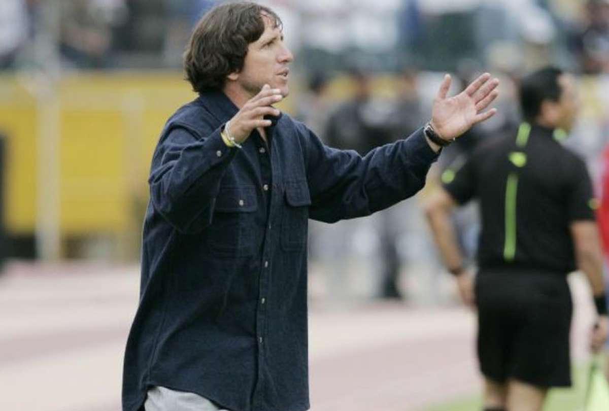 Juan Carlos Burbano reemplazará a Diego Martínez