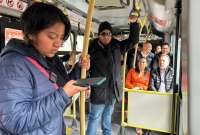 En Quito seis de cada 10 mujeres ha sufrido acoso en el transporte metropolityano.