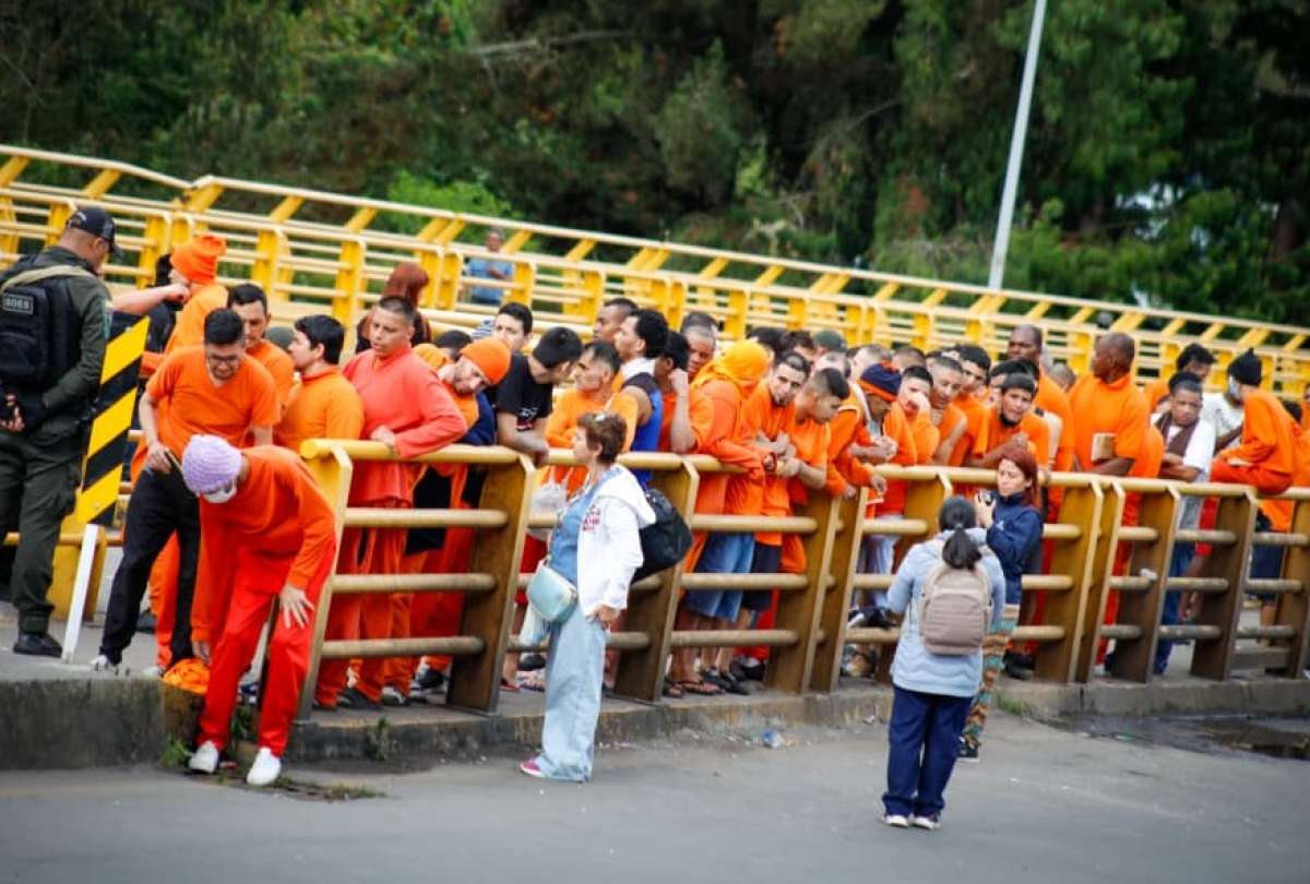 “No vamos a permitir que el terror cruce nuestras fronteras”: ministro John Reimberg sobre deportación de 1.000 PPL colombianos