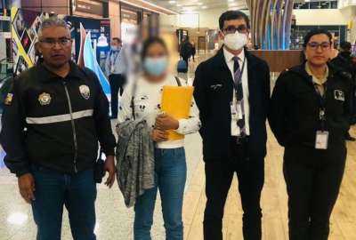 Detienen a una mujer que intent&oacute; salir del pa&iacute;s con un menor y una autorizaci&oacute;n con firmas falsas