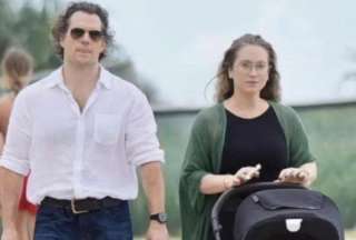 Henry Cavill y Natalie Viscuso se convierten en padres y pasean a su beb&eacute; por Australia
