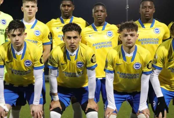 Mois&eacute;s Caicedo y Jeremy Sarmiento jugaron juntos en el Brighton
