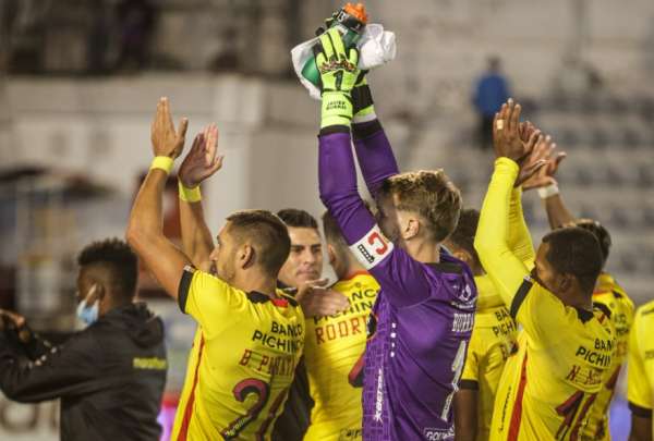 Barcelona sigue puntero tras vencer a Macar&aacute; en Ambato
