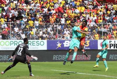 Aucas cedi&oacute; un empate en su casa ante Liga de Quito