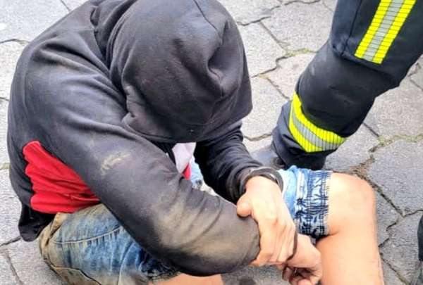 Uno de los sospechosos del robo result&oacute; herido, tras abrir fuego en contra de los polic&iacute;as. 