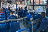 As&iacute; es viajar en bus en horas &ldquo;pico&rdquo; al norte de Quito
