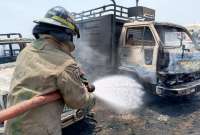64 autos afectados en incendio de Samanes