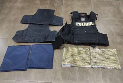 Tres polic&iacute;as detenidos por supuesto tr&aacute;fico de munici&oacute;n