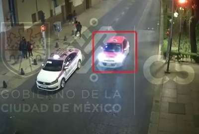 Videos compartidos por la Secretar&iacute;a de Seguridad Ciudadana de la urbe mostraron el momento en el que el taxista se lleva a la mujer.