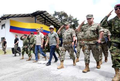 Daniel Noboa en un evento en el Batall&oacute;n de Infanter&iacute;a de Marina en Esmeraldas.