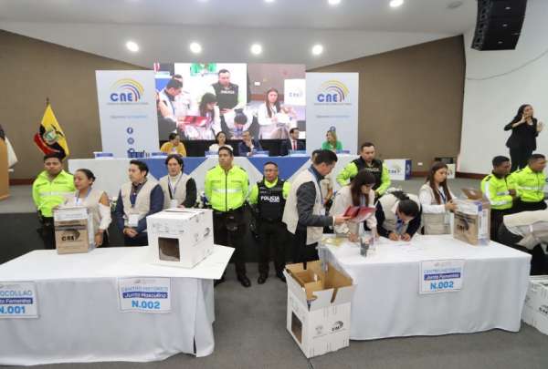 El Consejo Nacional Electoral inauguró, este 13 de octubre del 2023, el voto en casa para las personas con discapacidad.