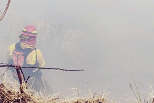Los bomberos sofocan un nuevo incendio registrado en Carcel&eacute;n Bajo.