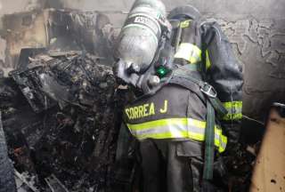 Quito: Incendio en el colegio Mar&iacute;a Ang&eacute;lica Idrobo