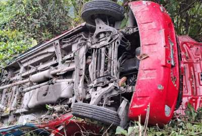 Bus cay&oacute; a un abismo en Colombia y dej&oacute; 19 heridos