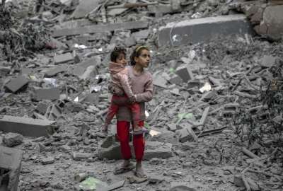 La ola de fr&iacute;o polar agrava la crisis en la Franja de Gaza, donde miles de desplazados viven en tiendas de campa&ntilde;a sin calefacci&oacute;n.