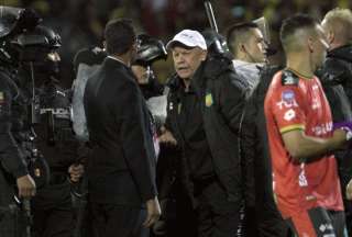Carlos Ischia critic&oacute; al arbitraje del partido entre Deportivo Cuenca y Barcelona Sporting Club