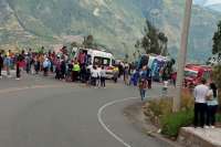 Accidente de bus en la ´Curva de la Muerte´ deja fallecidos