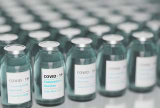 Una cuarta vacuna contra el covid-19 &ldquo;podr&iacute;a ser necesaria&rdquo;, dice CEO de Pfizer