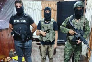 Ej&eacute;rcito Ecuatoriano decomisa arsenal vinculado a miner&iacute;a ilegal en San Lorenzo