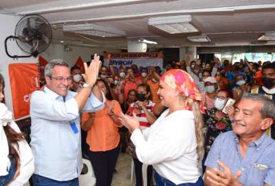 La expresentadora de televisi&oacute;n Carla Sala y el periodista Jos&eacute; Delgado se postulan para concejales de Guayaquil.