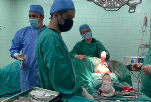 La cirug&iacute;a era de alta complejidad, pero fue resuelta por el equipo multidisciplinario