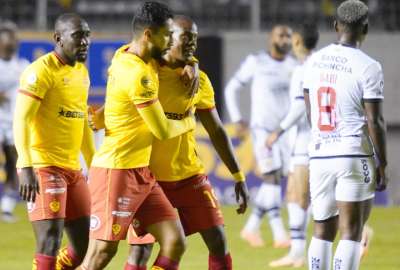 Aucas se recuper&oacute; de una desventaja de dos goles