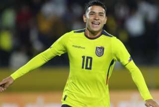 Kendry P&aacute;ez va tras la marca de Diego Armando Maradona