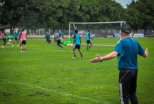 Emelec sigue teniendo problemas y recibi&oacute; dos malas noticias