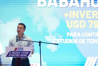 Presidente Noboa entreg&oacute; 1.000 becas a estudiantes en Los R&iacute;os 