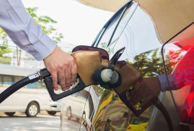 5 consejos para ahorrar combustible mediante una conducci&oacute;n eficiente y un mantenimiento adecuado