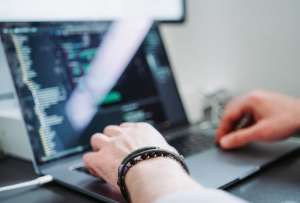 Redes sociales y p&aacute;ginas con contenido para adultos son los sitios web m&aacute;s visitados por los ecuatorianos