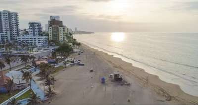 Calistenia playa El Murci&eacute;lago atrae a los deportistas de Manta