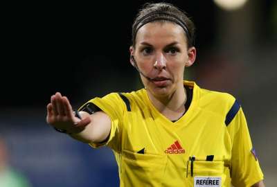 La r&eacute;feri St&eacute;phanie Frappart entrar&aacute; en la historia de los mundiales