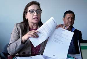 La secretaria nacional del Sindicato de Trabajadores del IESS, Rosa Argudo, present&oacute; una denuncia contra directivos del IESS y el Hospital Jos&eacute; Carrasco.