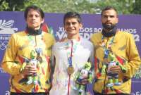 Jordy Jim&eacute;nez (centro) cumpli&oacute; con el favoritsmo de Ecuador en la prueba de marcha de 20 kil&oacute;metros.