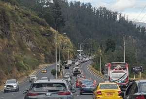 Implementan carril &uacute;nico de buses en la autopista General Rumi&ntilde;ahui.