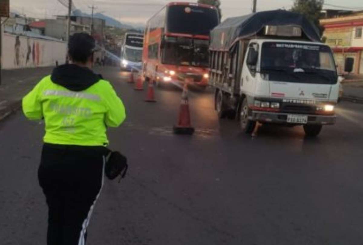 La AMT realiza controles en Quito por el Pico y Placa en toda la ciudad.