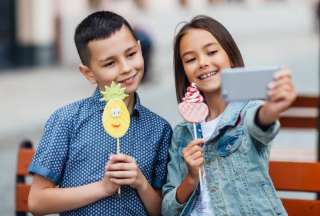 &iquest;Se prohibir&aacute; el uso del &lsquo;celu&rsquo; en clases? Esto dijo la ministra de Educaci&oacute;n